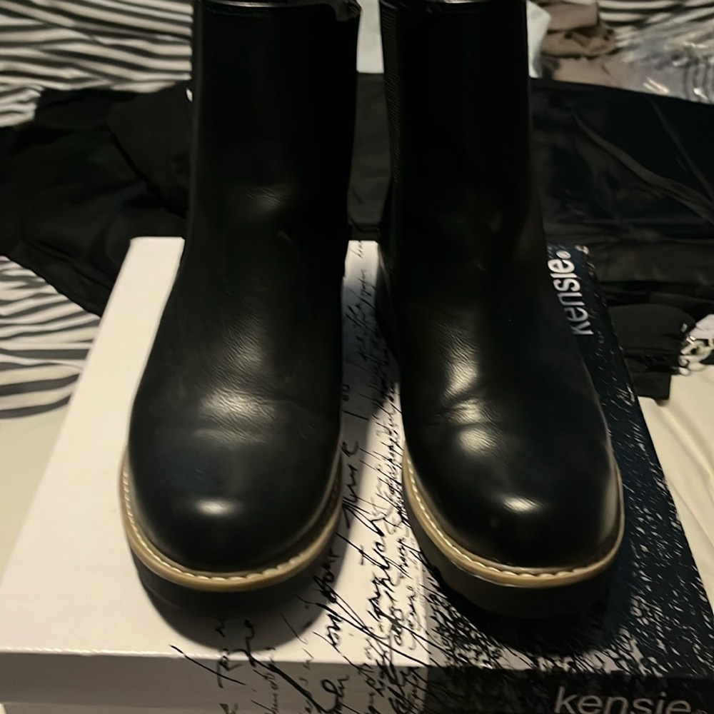 Universal thread black chelsea boots